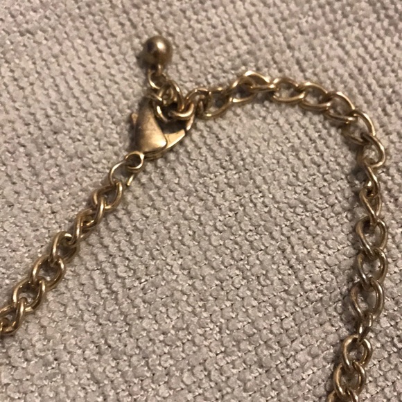 Accessory Necklace in Faux Gold Color - Picture 4 of 4